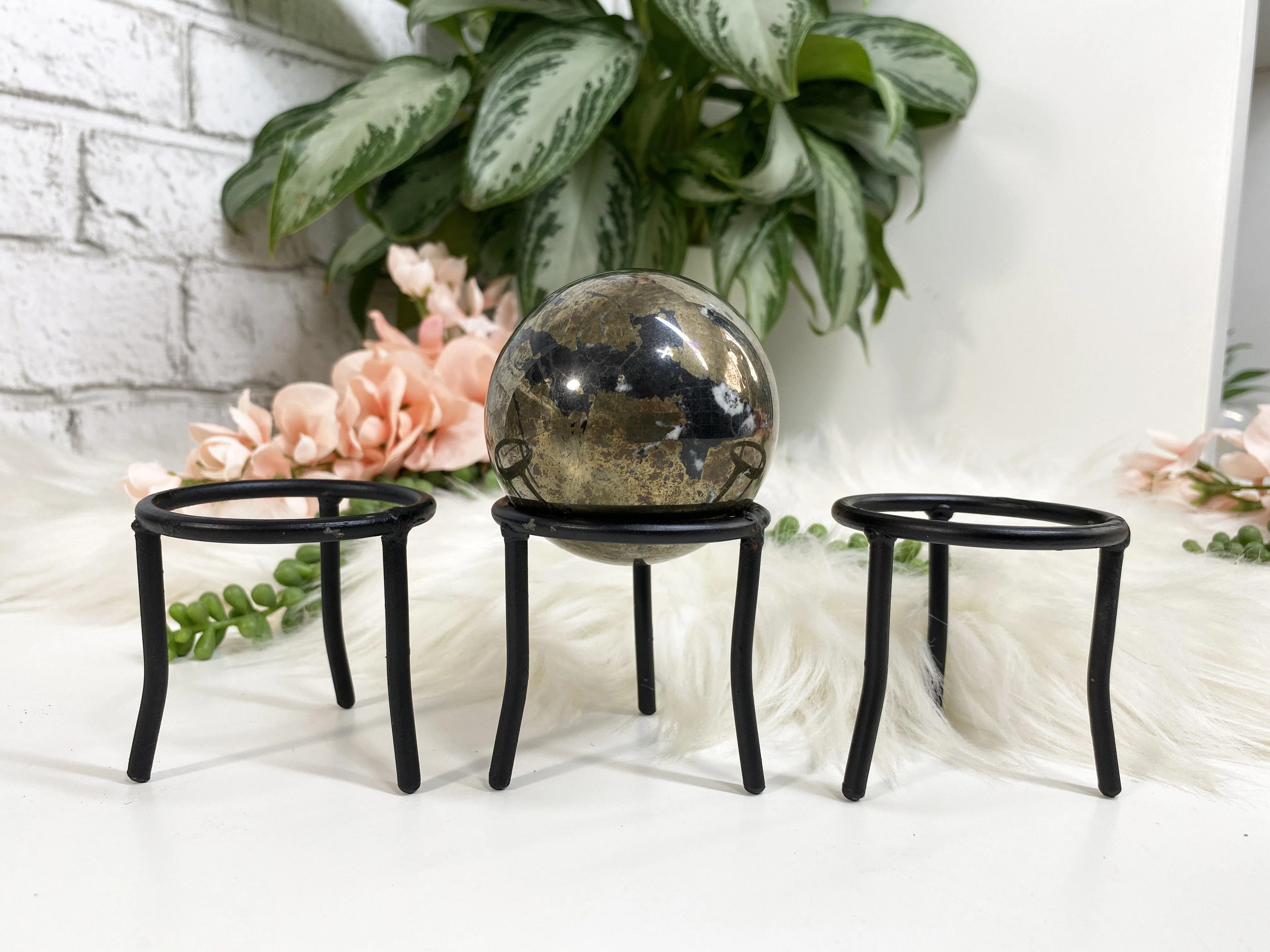 Black Metal Sphere Stand