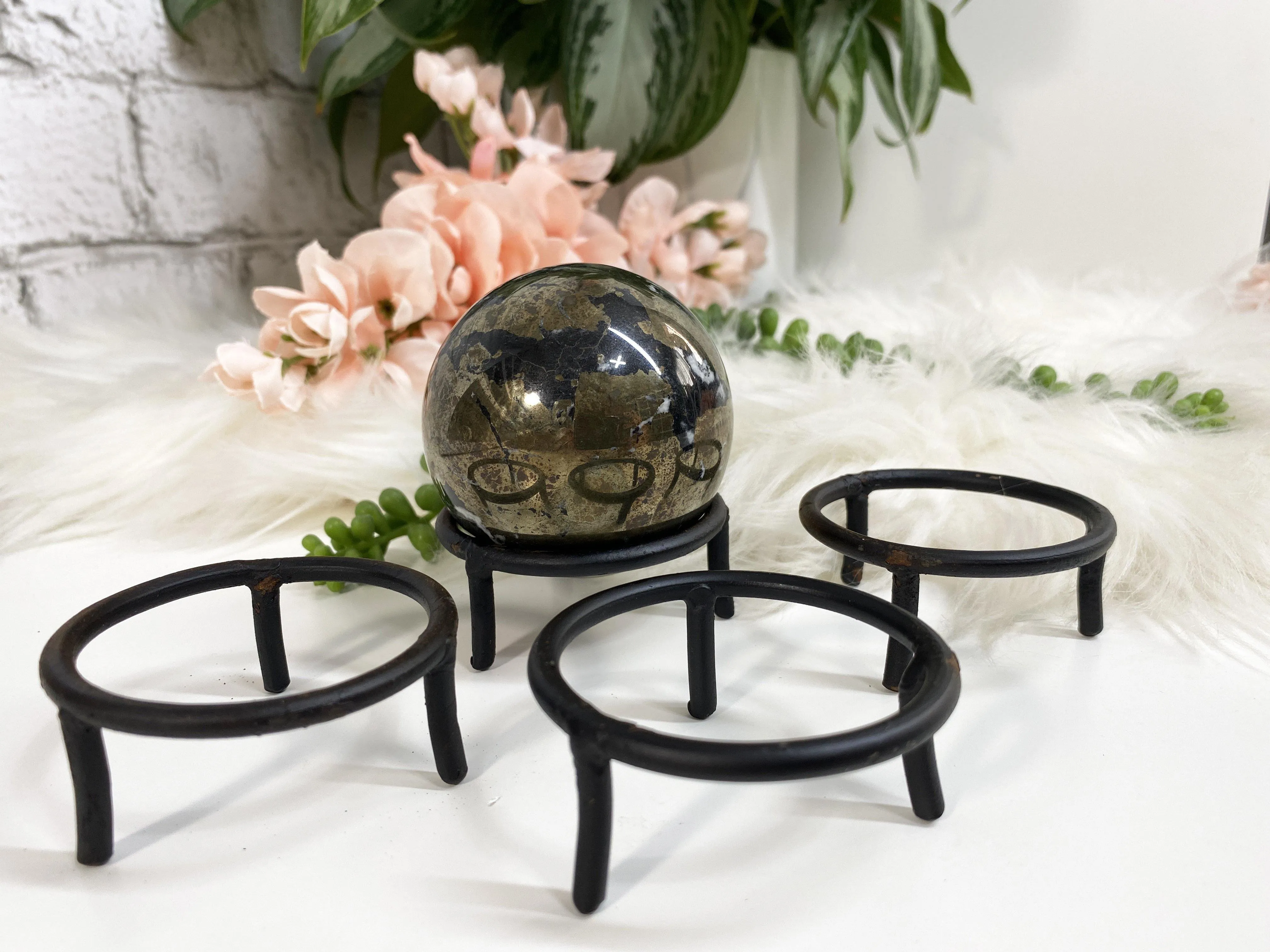 Black Metal Sphere Stand