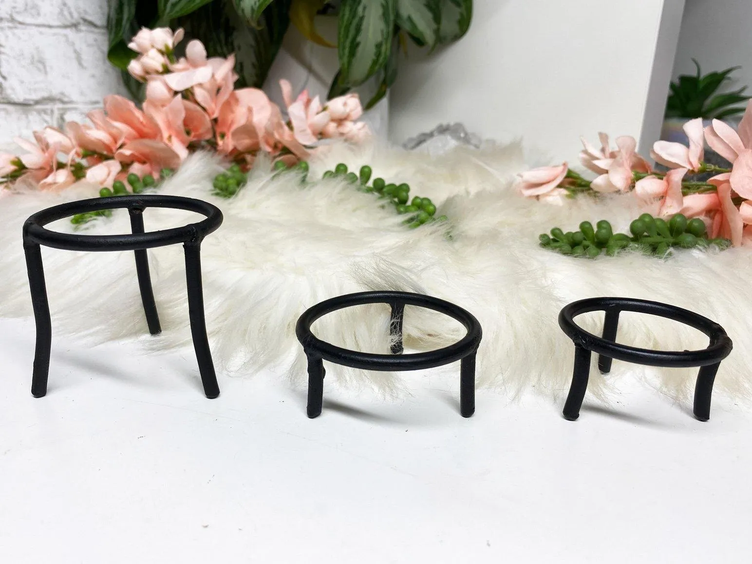Black Metal Sphere Stand