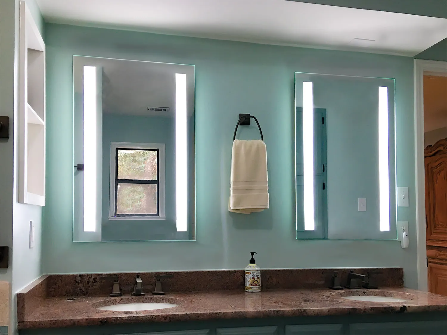 LED Mirror (Front-Lighted Bars) 24" x 32"