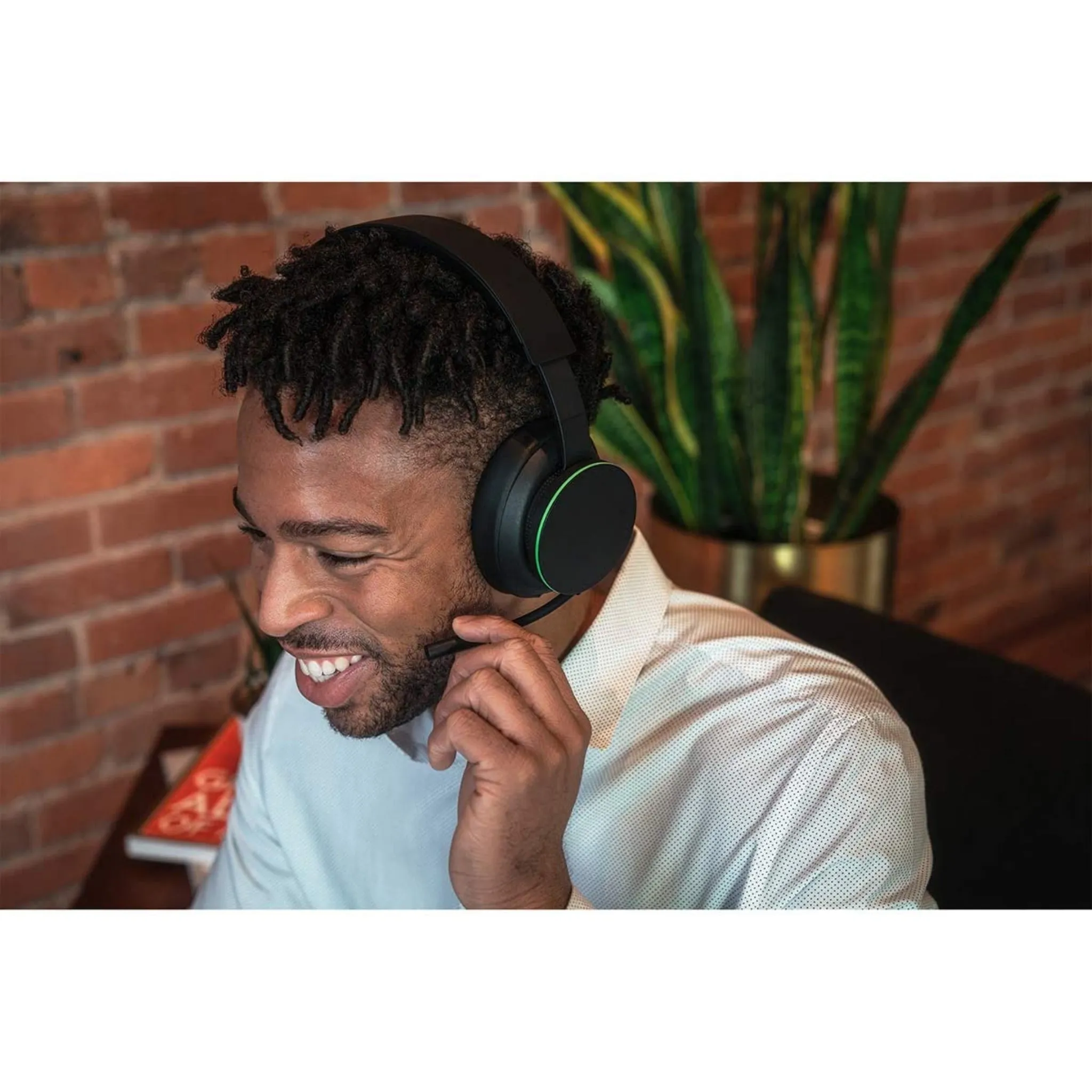 Microsoft Xbox Wireless Headset for Xbox Series X|S, Xbox One, and Windows 10 Devices