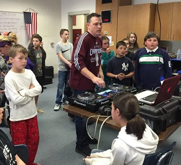 School Of Beats Lunch Box DJ System