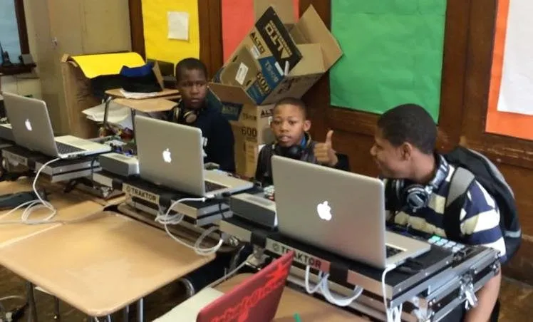 School Of Beats Lunch Box DJ System