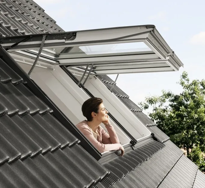 VELUX GPU SK08 006621U Top-Hung Triple Glazed INTEGRA® Electric Window (114 x 140 cm)